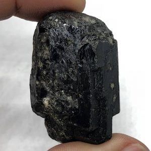 Turmalina negra cristal natural tamaño grande TNG2A