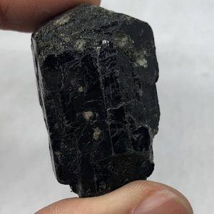 Turmalina negra cristal natural tamaño grande TNG2A