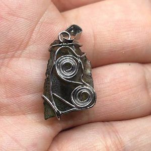 Moldavita piedra auténtica colgante acero MPJ2a-1especial joya personalizada artesanal