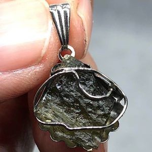 Moldavita piedra auténtica colgante acero mediano MMJ4A