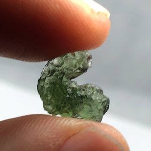 Moldavita piedra tamaño mediano MM8A