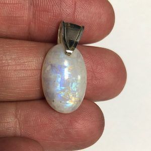 Colgante piedra luna y plata modelo energía femenina
