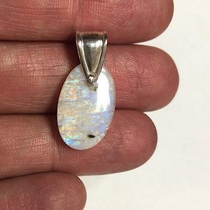 Colgante piedra luna y plata modelo energía femenina