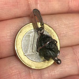 Piedra Moldavita auténtica en bruto ref MMJC10A6 vibración