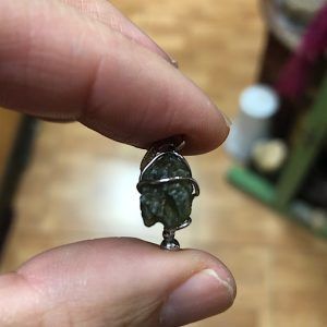 Piedra Moldavita auténtica en bruto ref MMJC10A6 vibración