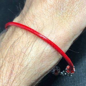 Pulsera Roja y acero de la protección en Madrid PRAS1