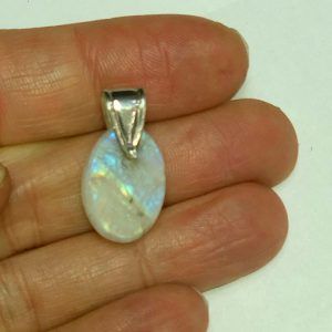 Colgante piedra luna y plata modelo energía femenina