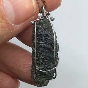 Moldavita piMoldavita piedra auténtica colgante acero pequeño MMJ16A joya personalizada artesanaledra auténtica colgante acero pequeño MMJ16A joya personalizada artesanal