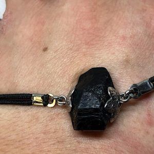Pulsera de goma extensible con turmalina negra pulsera negra en Madrid TNPC2A