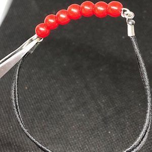 Pulsera de goma extensible con bolitas rojas en Madrid PBR2B