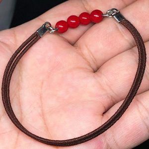 Pulsera de goma extensible con bolitas rojas en Madrid PBR3B