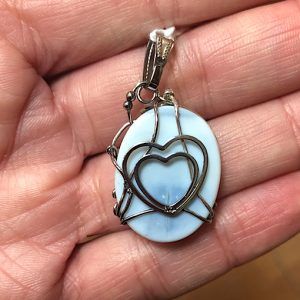 Piedra ópalo especial luna libélula corazón