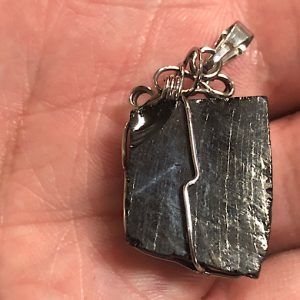Colgante Shungit cristalizada elite en acero piedra natural SHCJCA1C