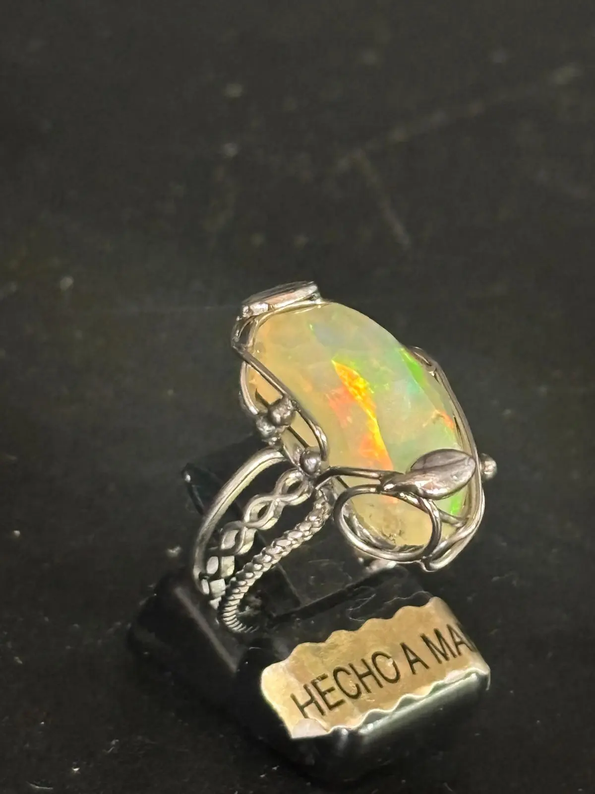Anillo Ajustable de Opalo especial.