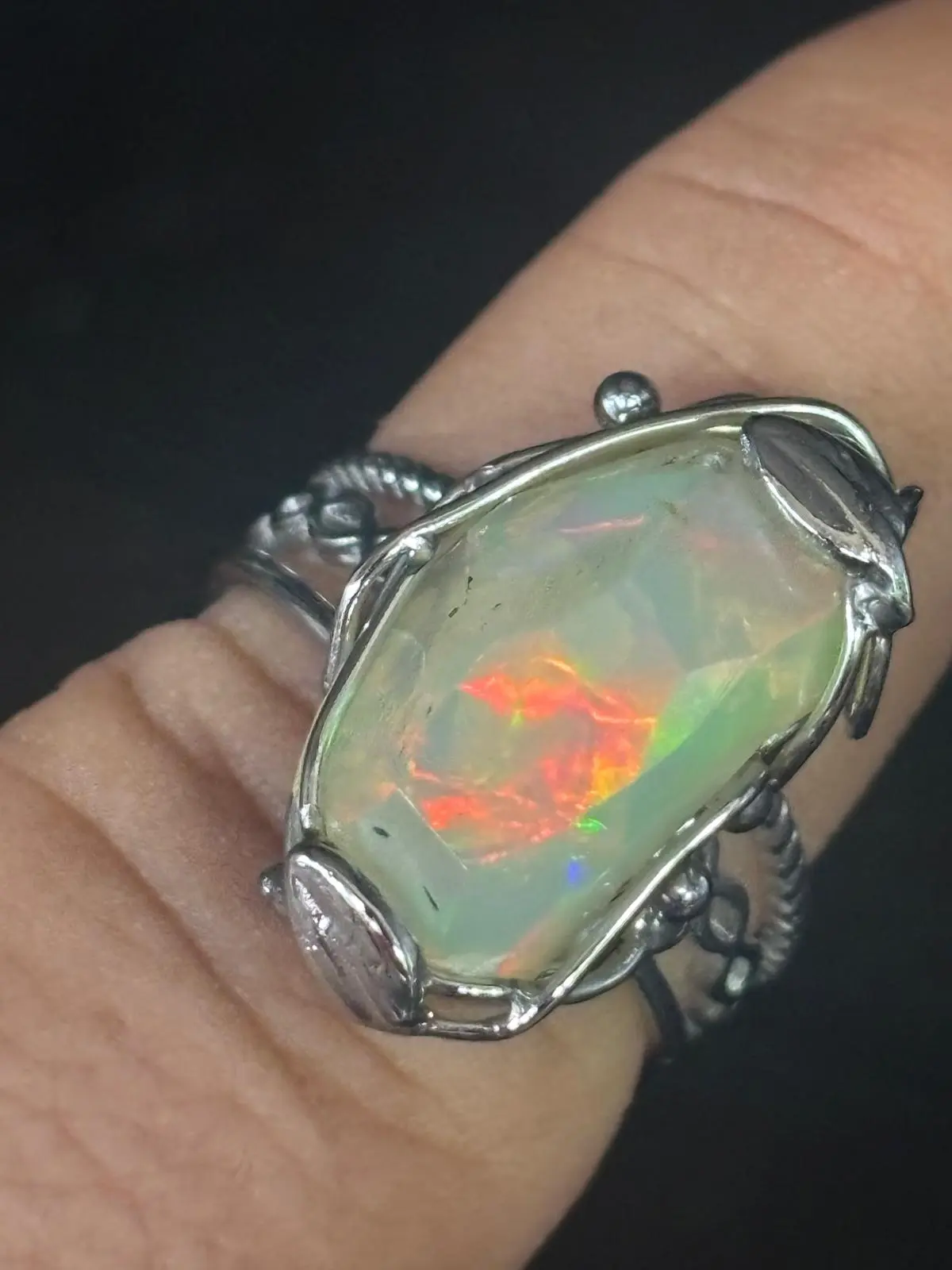 Anillo Ajustable de Opalo especial.