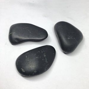 Comprar Shungit shungita piedra rodado en natural sin pulir tamaño medio