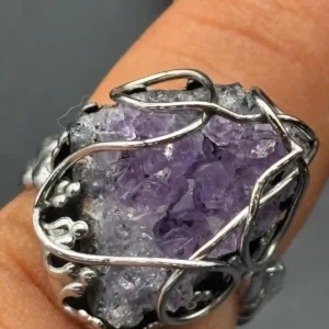 Anillo de Amatista ajustable en bruto.