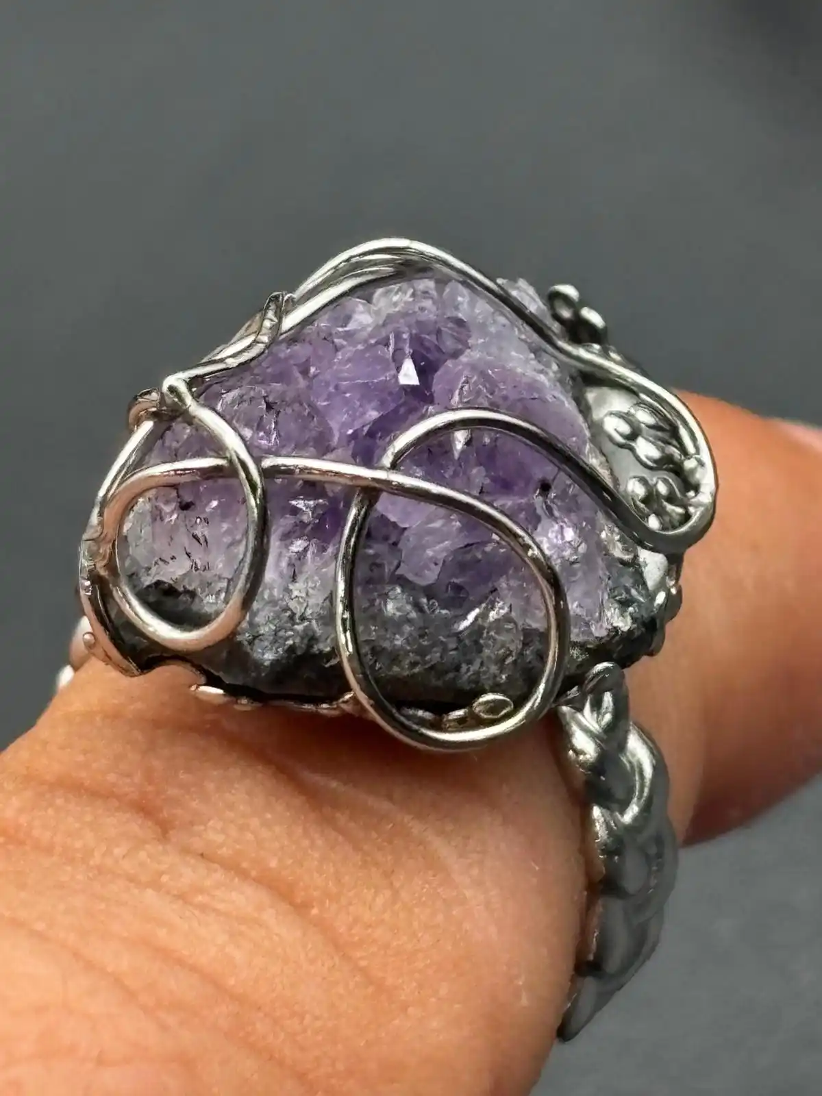 Anillo de Amatista ajustable en bruto.