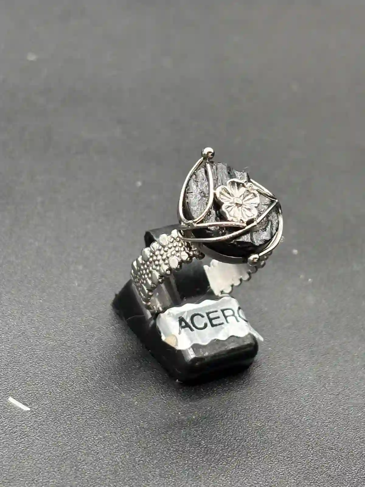 Anillo Ajustable de Turmalina Negra.