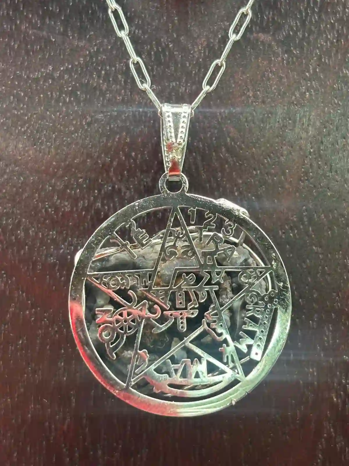 Colgante de Flor de Agata con Tetragramaton Para la proteccion.