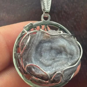 Colgante de Flor de Agata con Tetragramaton Para la proteccion.