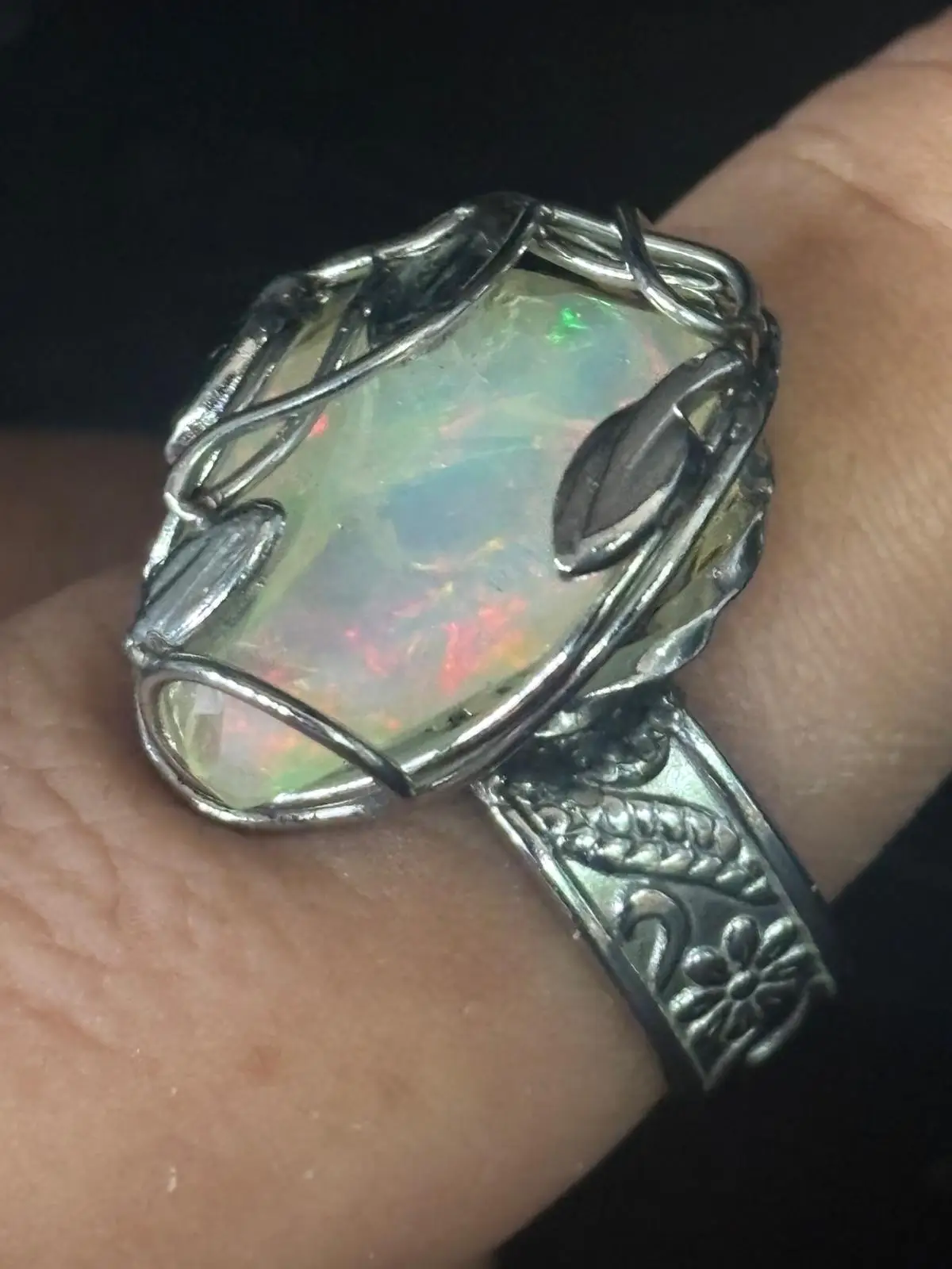 Anillo Ajustable de Opalo.