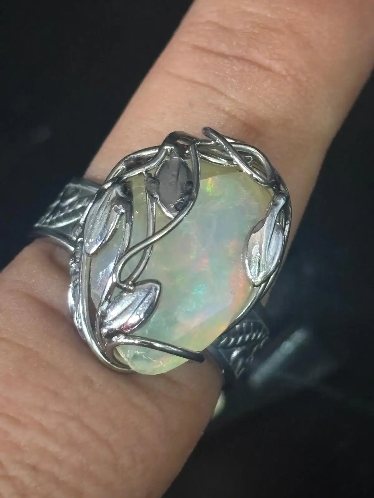 Anillo Ajustable de Opalo.