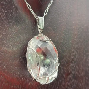 Colgante Sanador de Cuarzo cristal de Roca especial para la trasformacion.